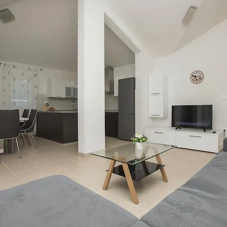 شقة Mladen Živogošće